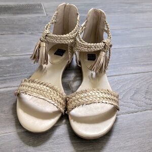 NIB WHBM size 7 gold leather braided woven detail sandals